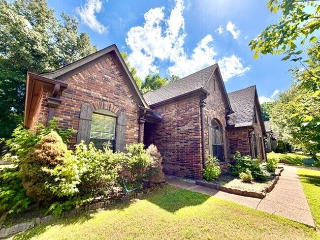 Building Photo - Now A Spacious 4 Bedroom 2 Bath Home In Cordova
