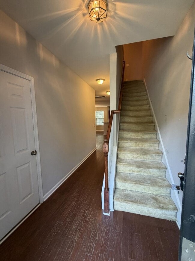 Building Photo - 827 Bibury Ct