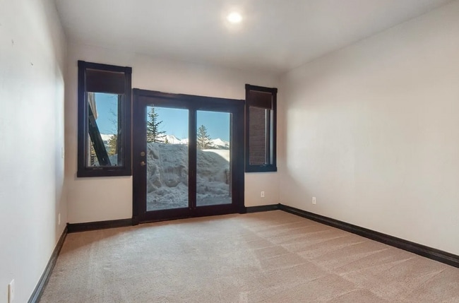 Building Photo - Views, Luxury, Space, Deck, Fireplaces, 4 ...