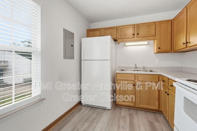 Building Photo - 1208 Coreland Dr