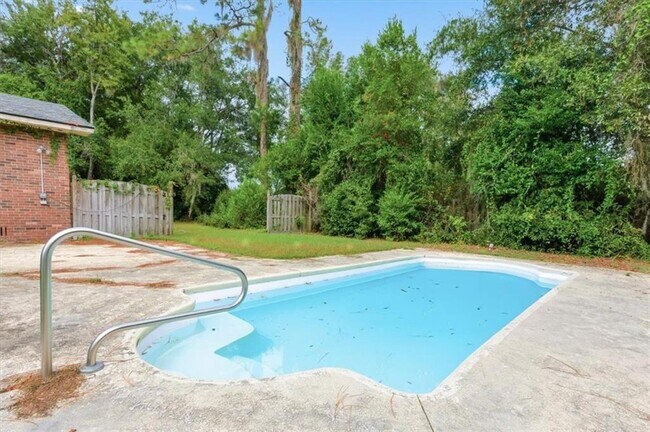 Building Photo - 704 Fort King George Dr