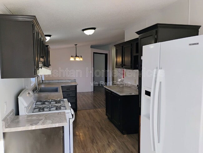 Building Photo - 120 Evergreen St