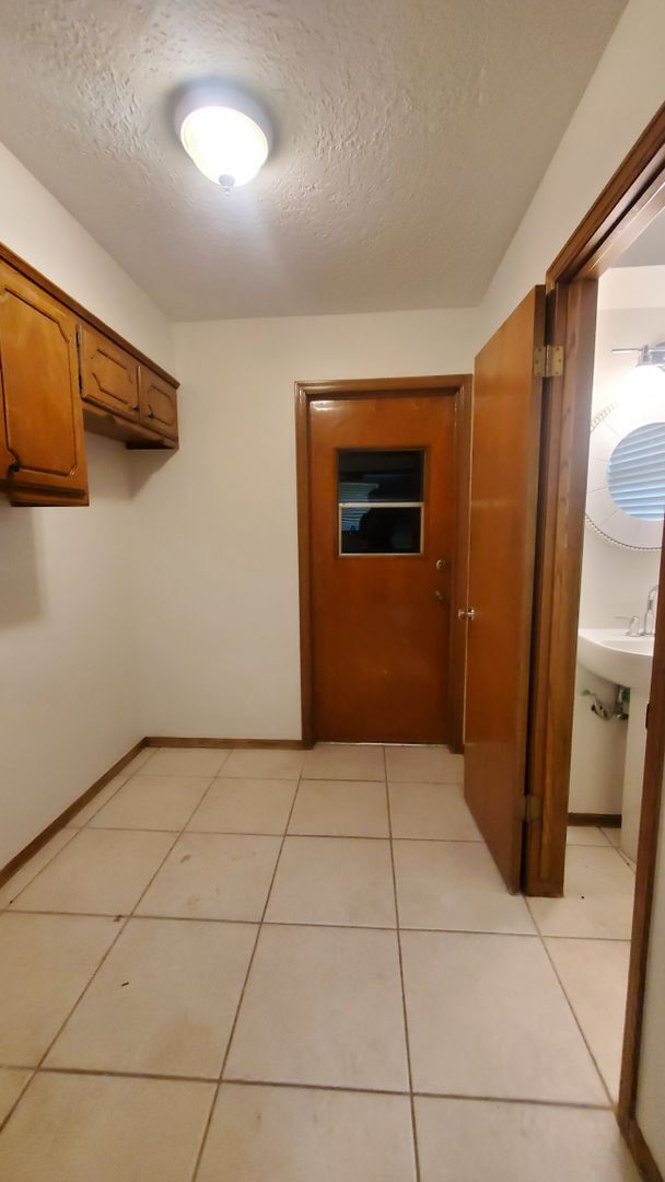 Building Photo - (3) Bed/(2.5) Bath Home on Cul-de-Sac Street AVAIL NOW!