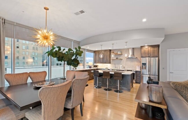 Building Photo - Centerpointe- Urban luxury living!!