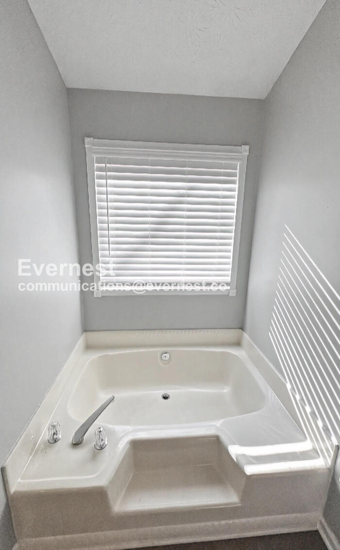 Building Photo - 1069 Estates Ct