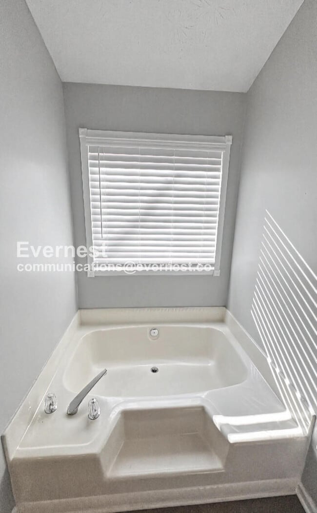 Building Photo - 1069 Estates Ct