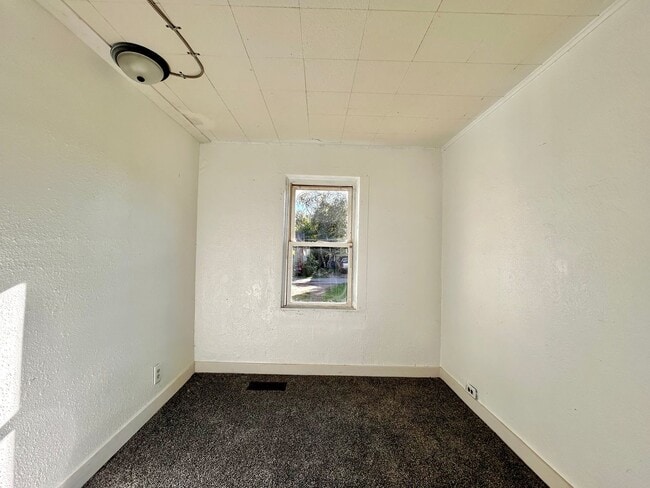 Building Photo - Four Bedroom Home in Northwest Grand Rapids - Rent Special!