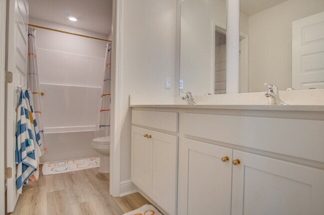 Building Photo - Modern 4BR/3BA Home with Loft, Spacious Yard & Blackwater Reserve Resort-Style Amenities-Now offe...