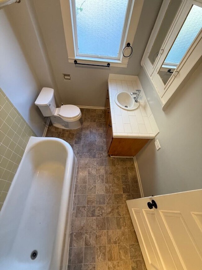 Building Photo - Updated ground floor unit in vintage duple...