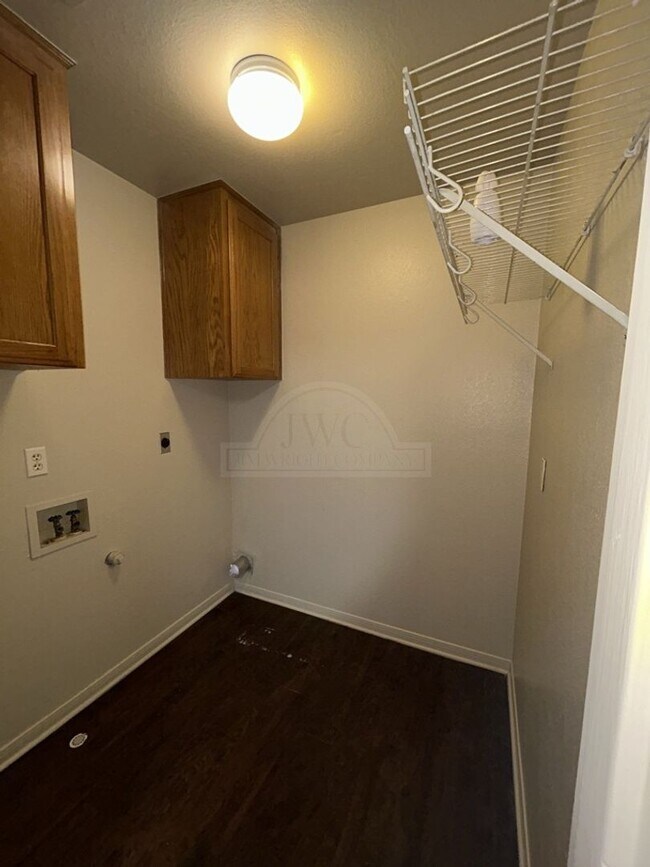 Building Photo - 2005 Windward Dr