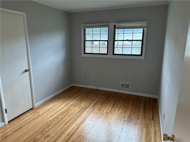 Building Photo - 40 Guildhall Rd