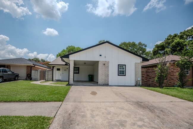 Building Photo - 4606 Meadowood Dr