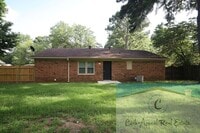 Building Photo - Recently renovated 3 bed 1 bath home with fenced yard!!