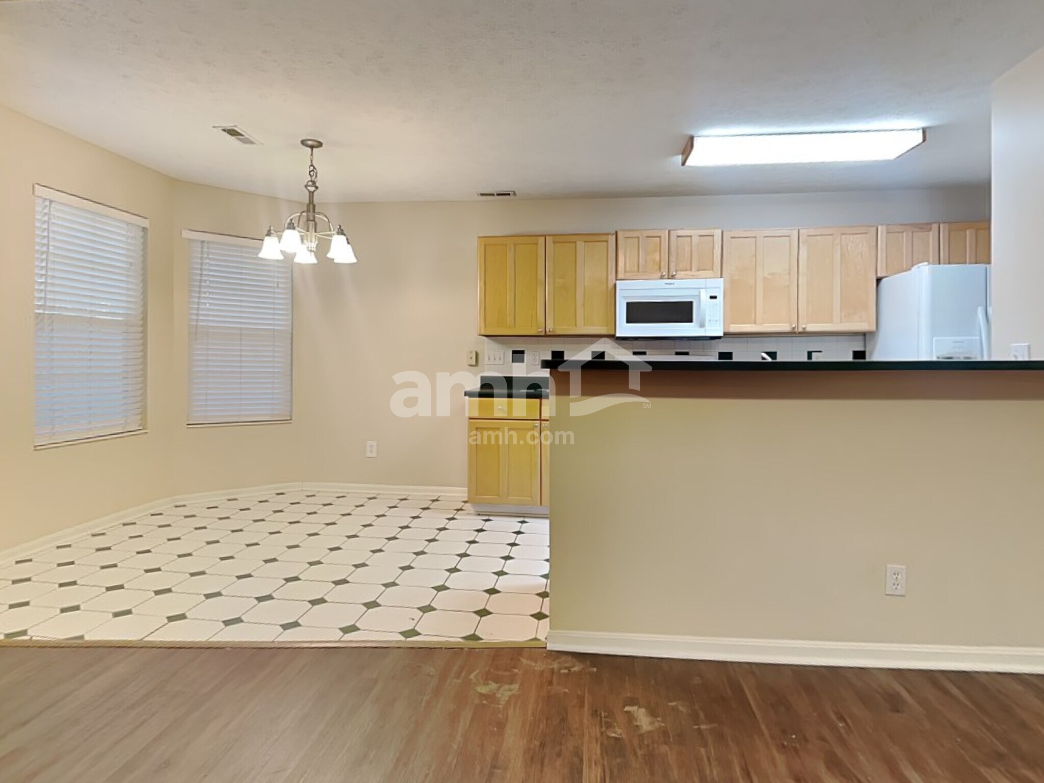 Building Photo - 682 Whippoorwill Dr