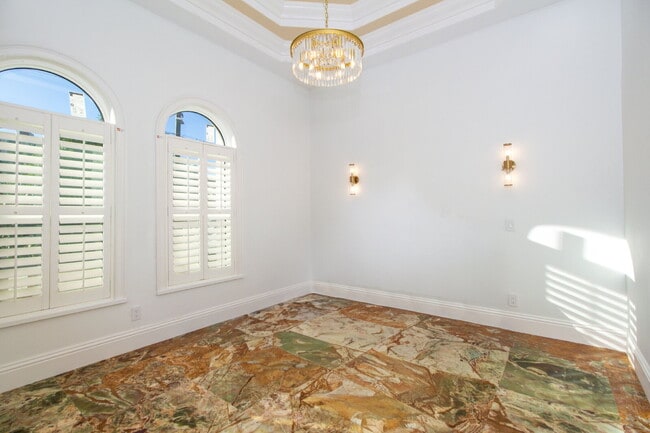 Building Photo - 4/3 Stunning Waterfront home in the heart of Clearwater Beach!