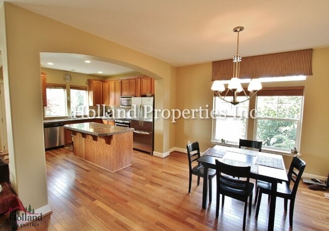 Building Photo - 5502 NE Lagos Ct