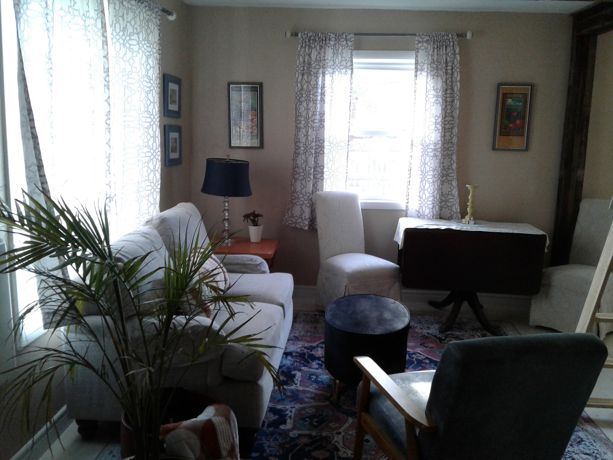 View from the kitchen - 2914 W Woodlawn Ave