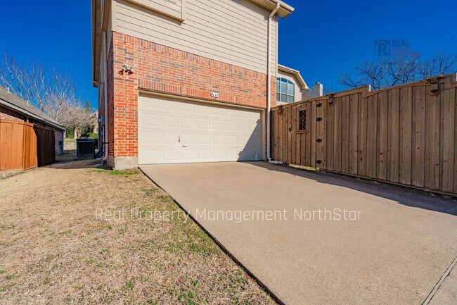 Building Photo - Lake Views, Space & Lifestyle – Ask about our move in specials!