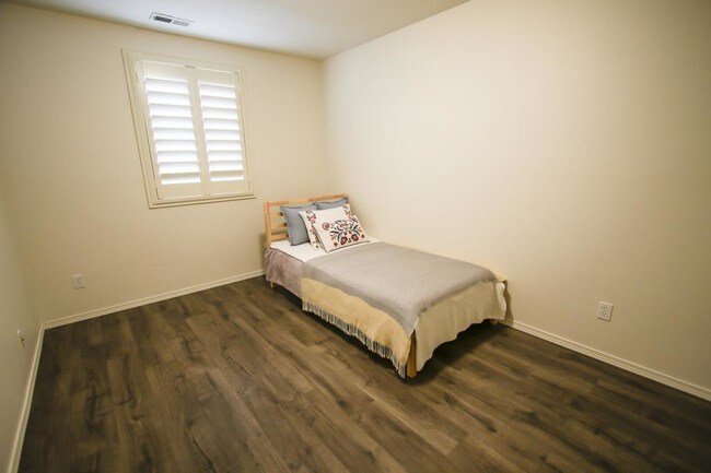 Building Photo - 16075 SW Whistling Swan Ln