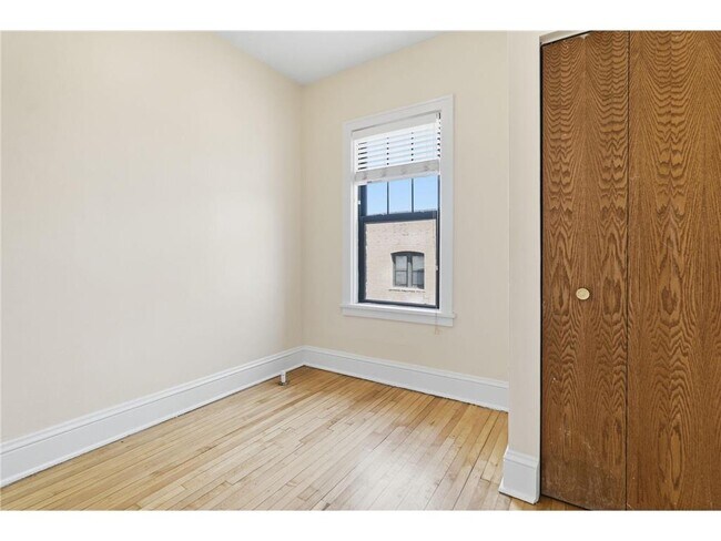 Building Photo - 220 E 19th St