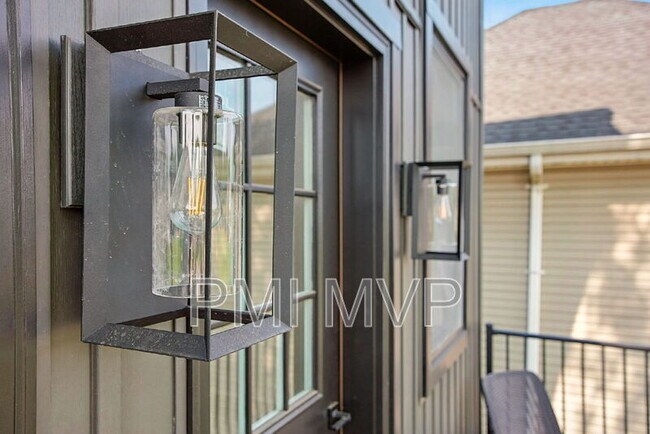 Building Photo - 92 E Innis Ave