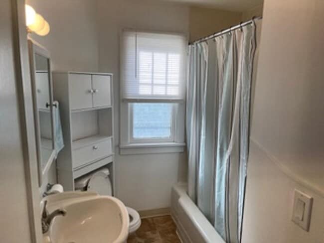 Building Photo - 2 Bedroom House in Troy with Washer/Dryer Hookups and Storage Basement!!