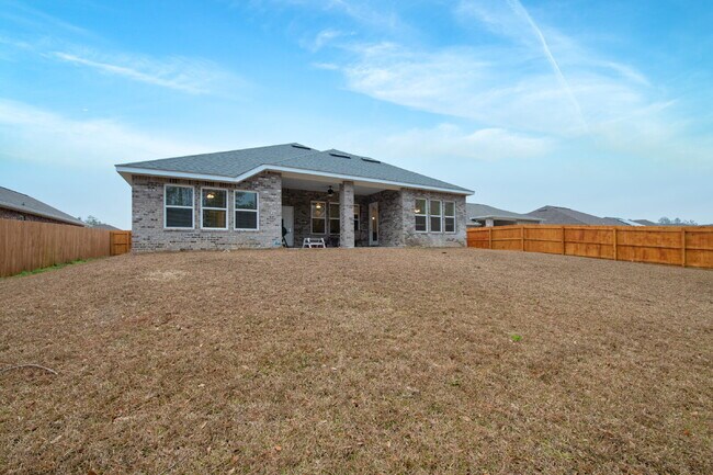 Building Photo - 8001 Silver Maple Dr