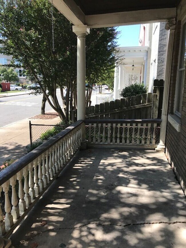 Building Photo - FLOY1614