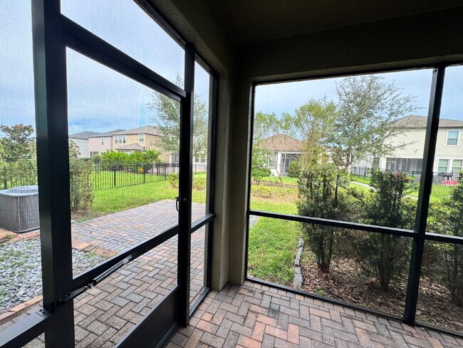 Building Photo - "Spacious 4-Bed Home with Granite Countert...