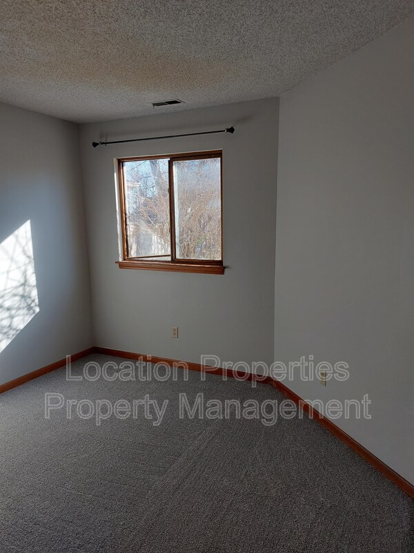 Building Photo - 3904 W 10th Pl