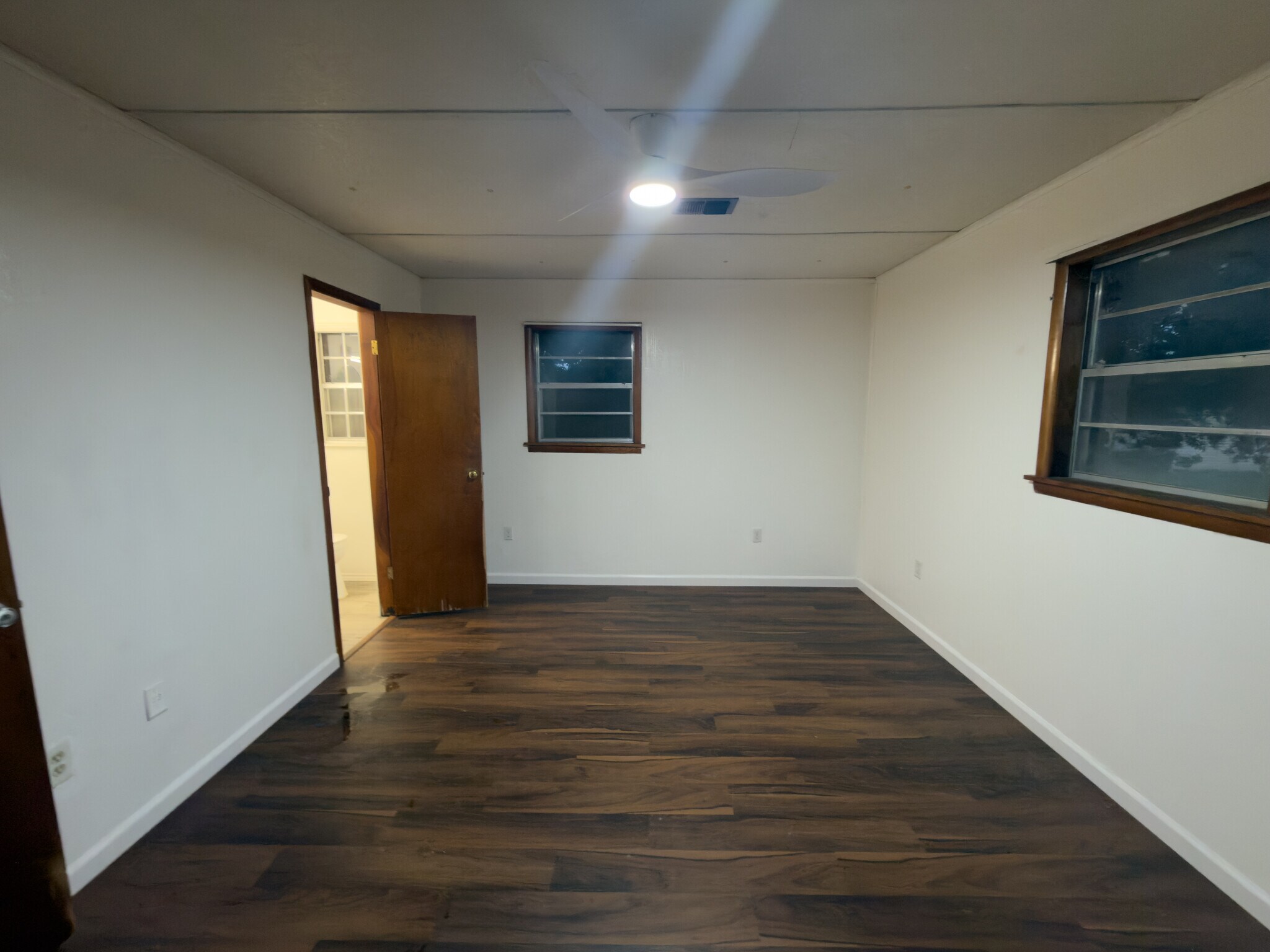 Building Photo - 2221 W 38th St N