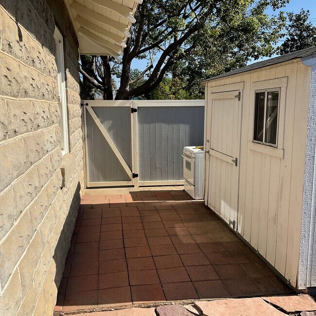 Building Photo - 272 S Grand St