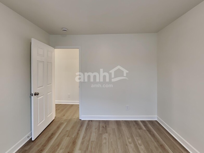 Building Photo - 3059 Romain Trail