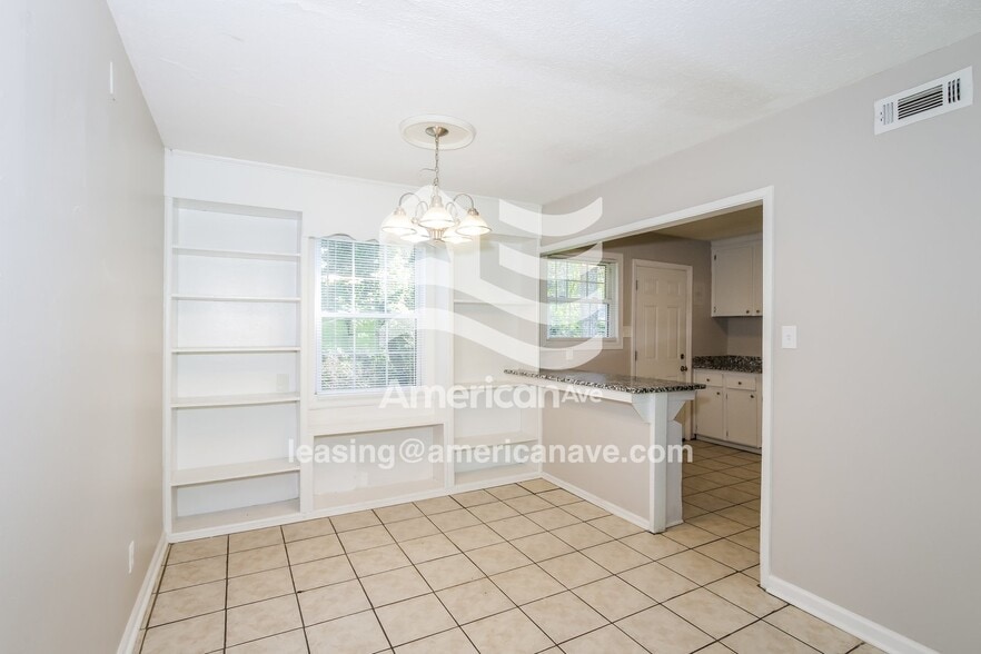 Building Photo - 731 Sommer St NE