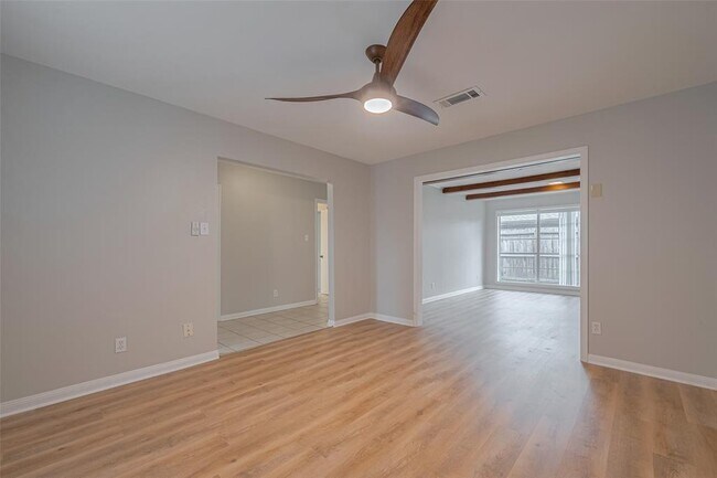 Building Photo - 605 Sorrento Dr