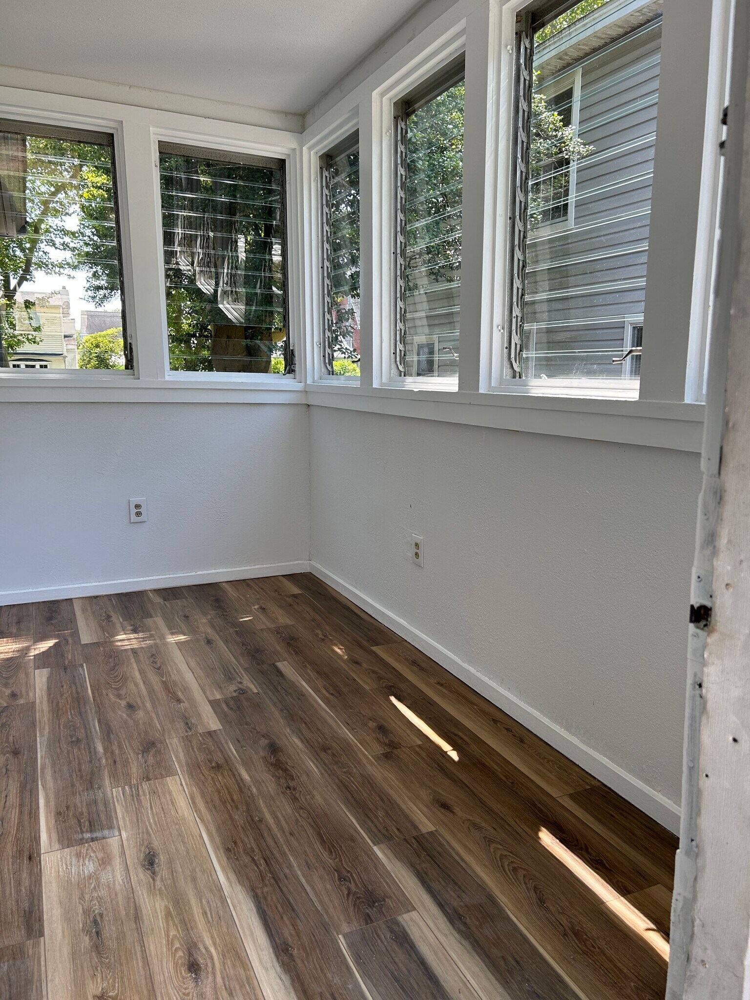 Building Photo - 17 E Meyran Ave