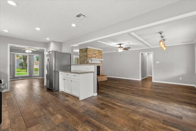 Building Photo - 3319 Meadowcreek Dr