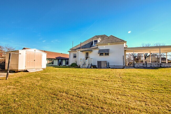 Building Photo - 1624 Edgemont Ave