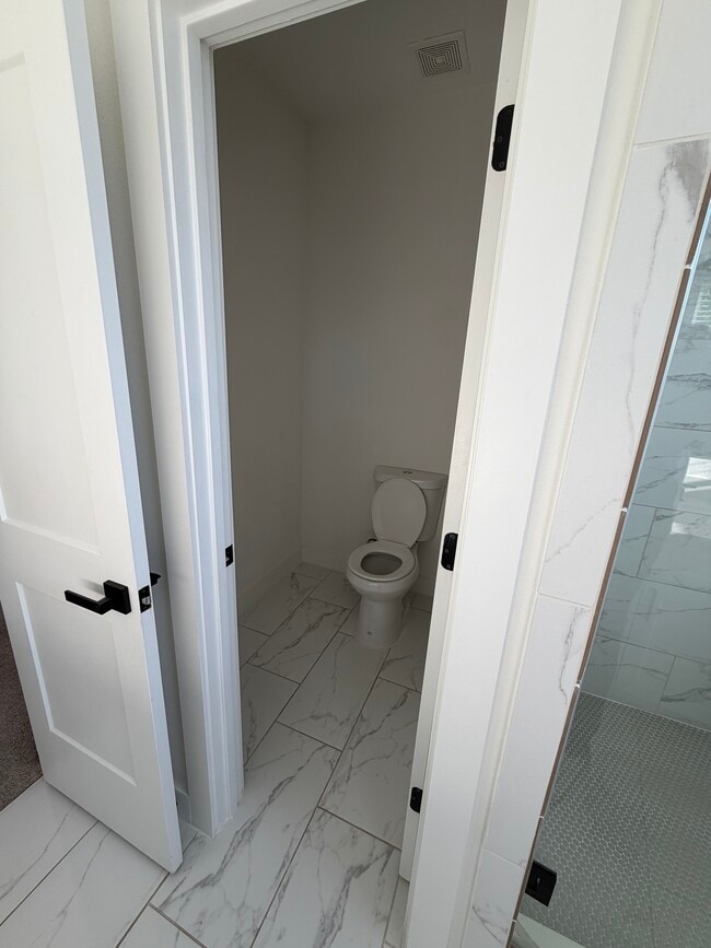 Building Photo - 3038 Live Oak St