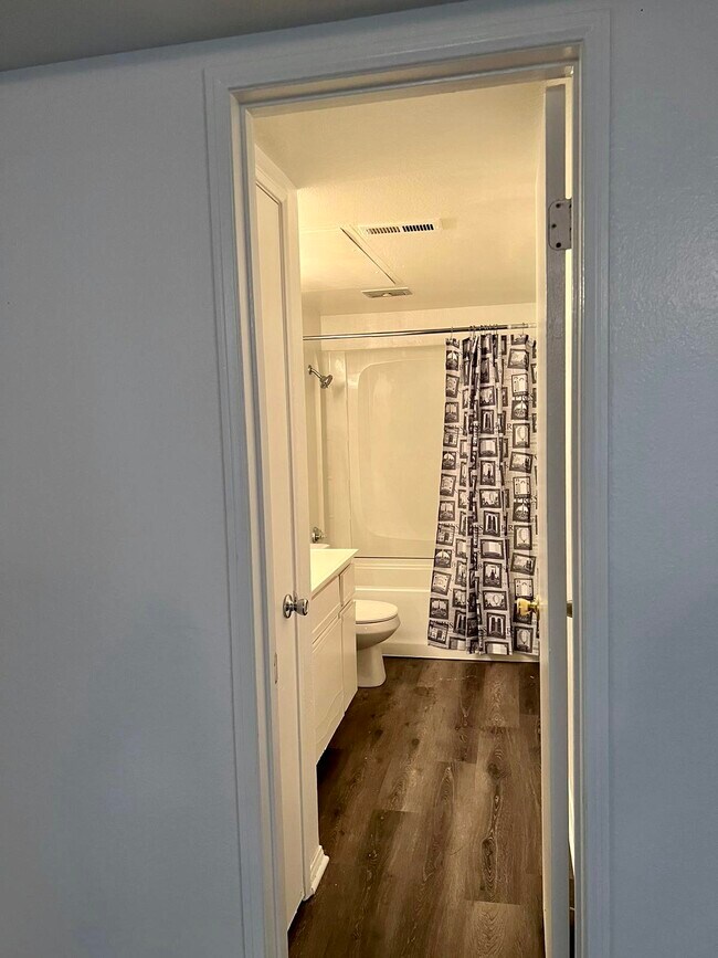 Master bath - 10655 Lemon Ave