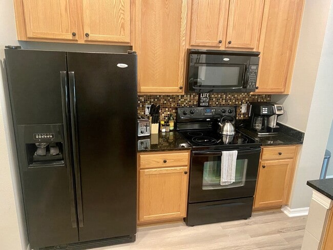 Building Photo - Citrus Park Luxury 3 Bedroom / 2.5 Bathroom Townhome Available 7/1/22