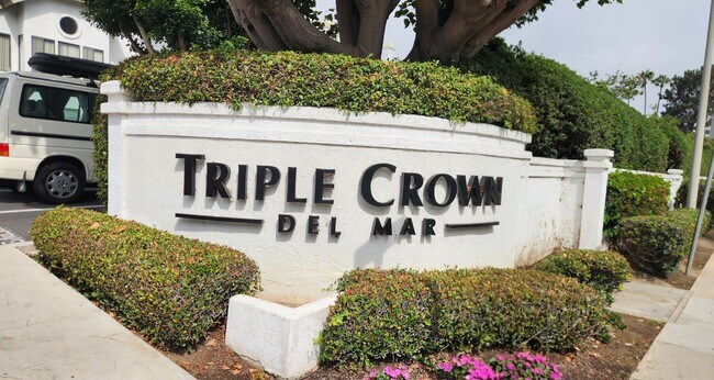 Building Photo - 1 Bedroom Condo West of I-5 in Del Mar