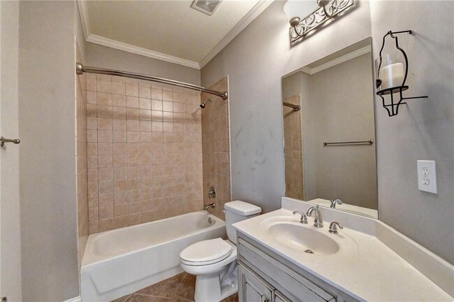 Building Photo - 5570 Viewpoint Ct