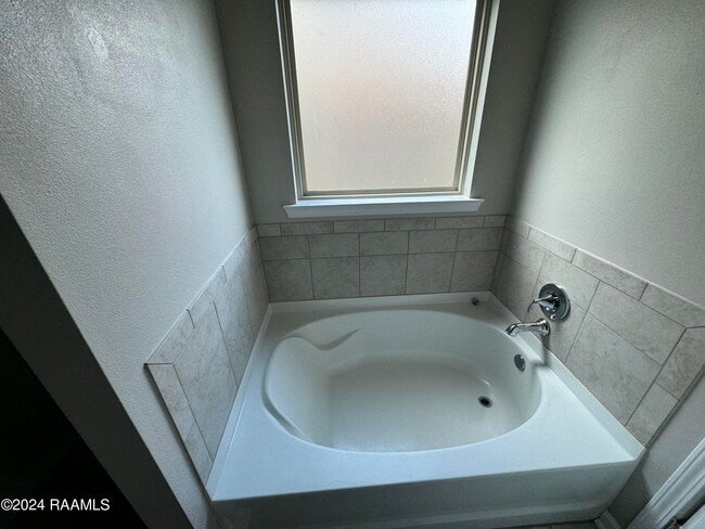 Building Photo - 104 Garden Oaks Ave