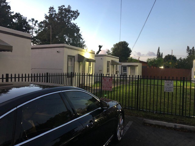 Primary Photo - 4340 SW 9th St