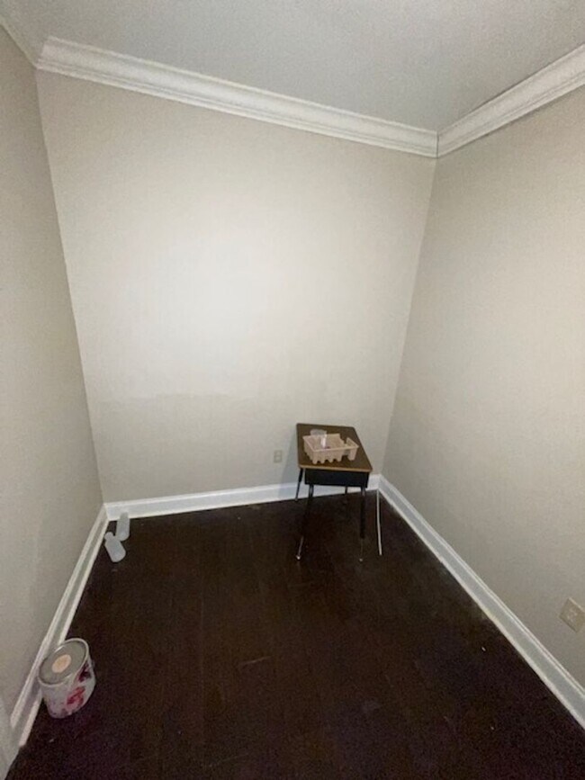 Building Photo - 3 bedrooms 1 bath