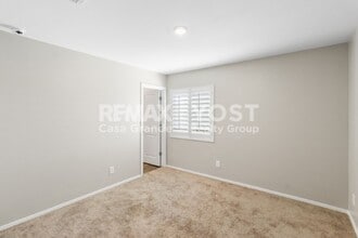 Building Photo - Half off the first months rent and owner paid SOLAR!!