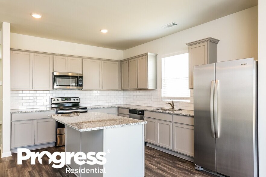 Building Photo - 621 Samuel