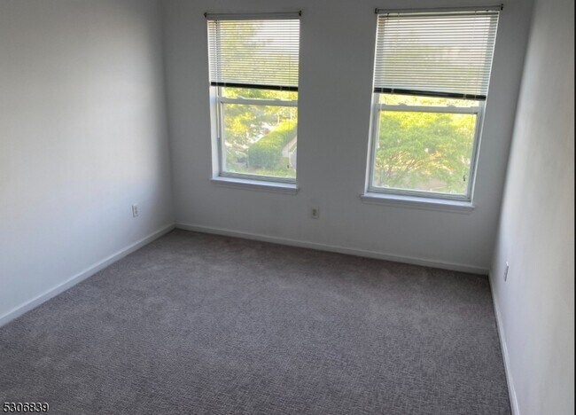 Building Photo - 1123 Brittany Dr