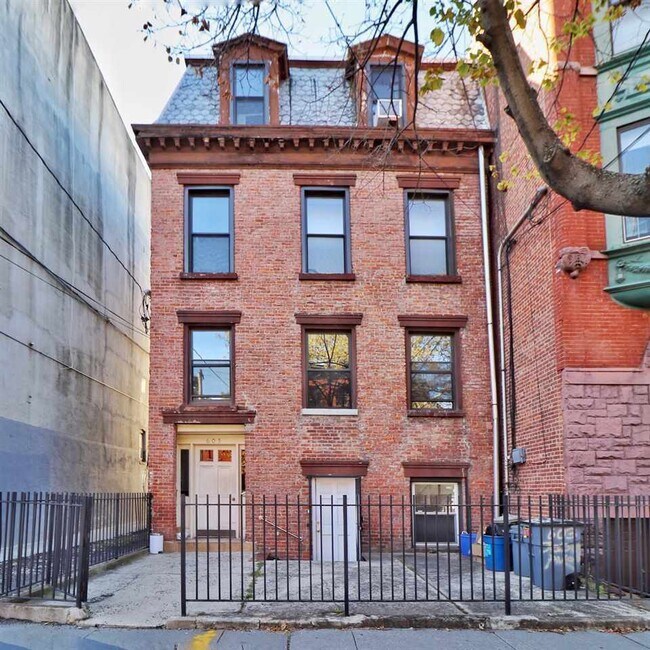 Building Photo - 603 Jersey Ave
